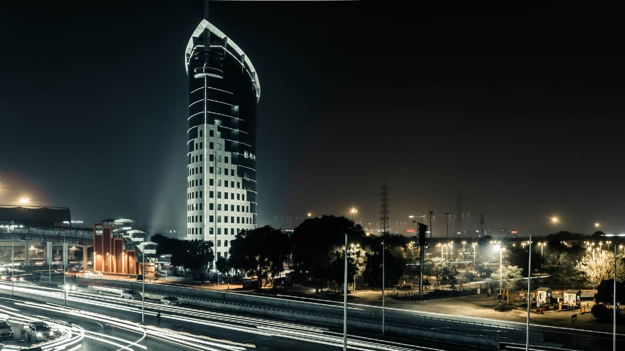 Gurugram Surpasses Mumbai as India's Largest Housing Market with Transactions Exceeding Rs 10 Crore