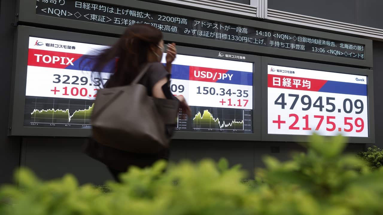 Asian Stocks Slide as US Market Declines, China's Return Looms