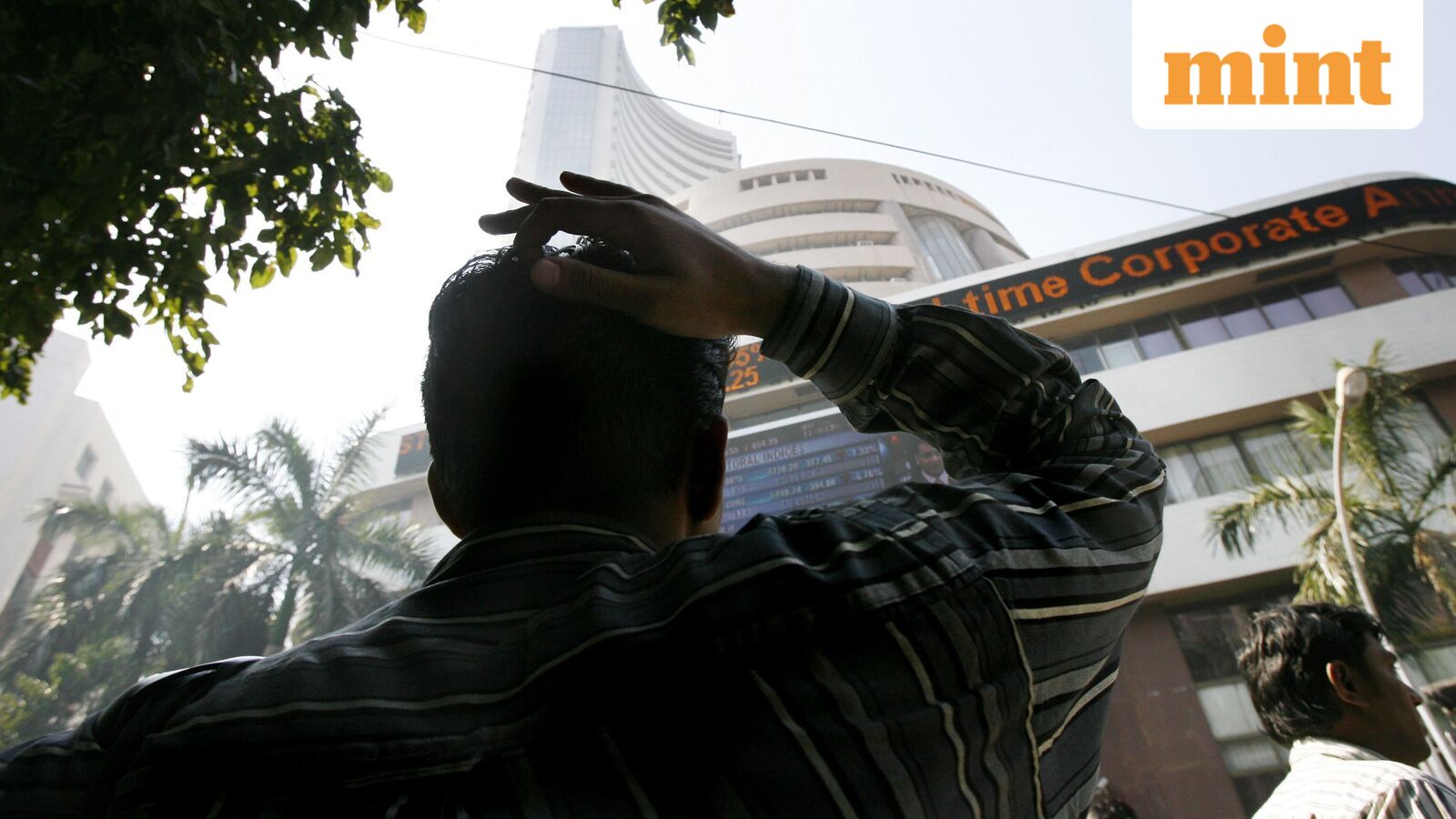 Tech Stocks Weigh on Indian Equities as AI Fears Impact on IT Sector