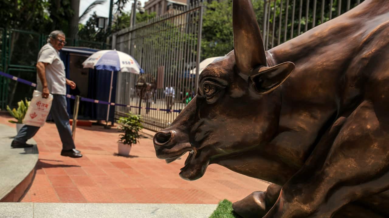 Foreign Institutional Investors Post Net Purchase of Rs 2,992 Crore in Equities, Domestic Institutional Investors Buy Shares Worth Rs 5,119 Crore
