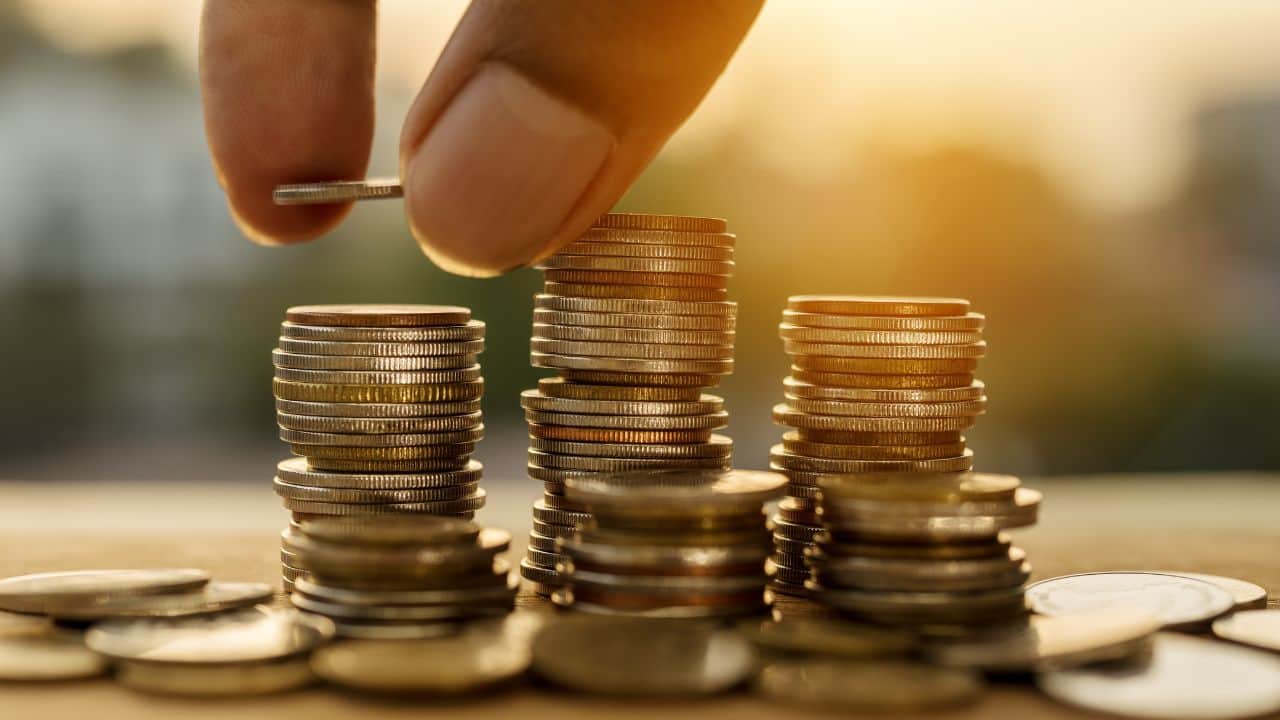 India Faces Liquidity Crunch Despite Central Bank Rate Cuts