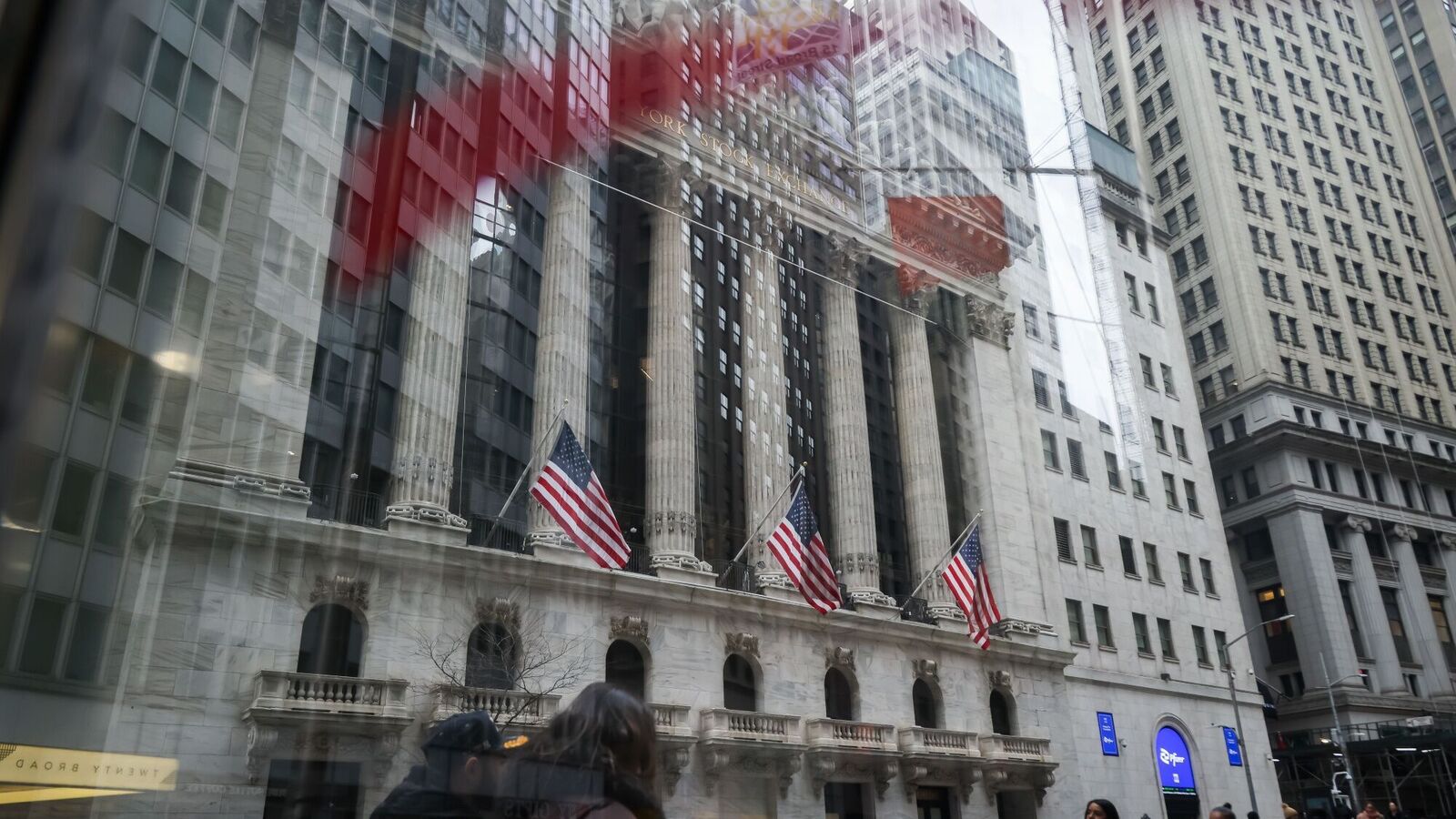 US Stock Market Declines, Oil Prices Rise Amid Escalating Middle East Conflict