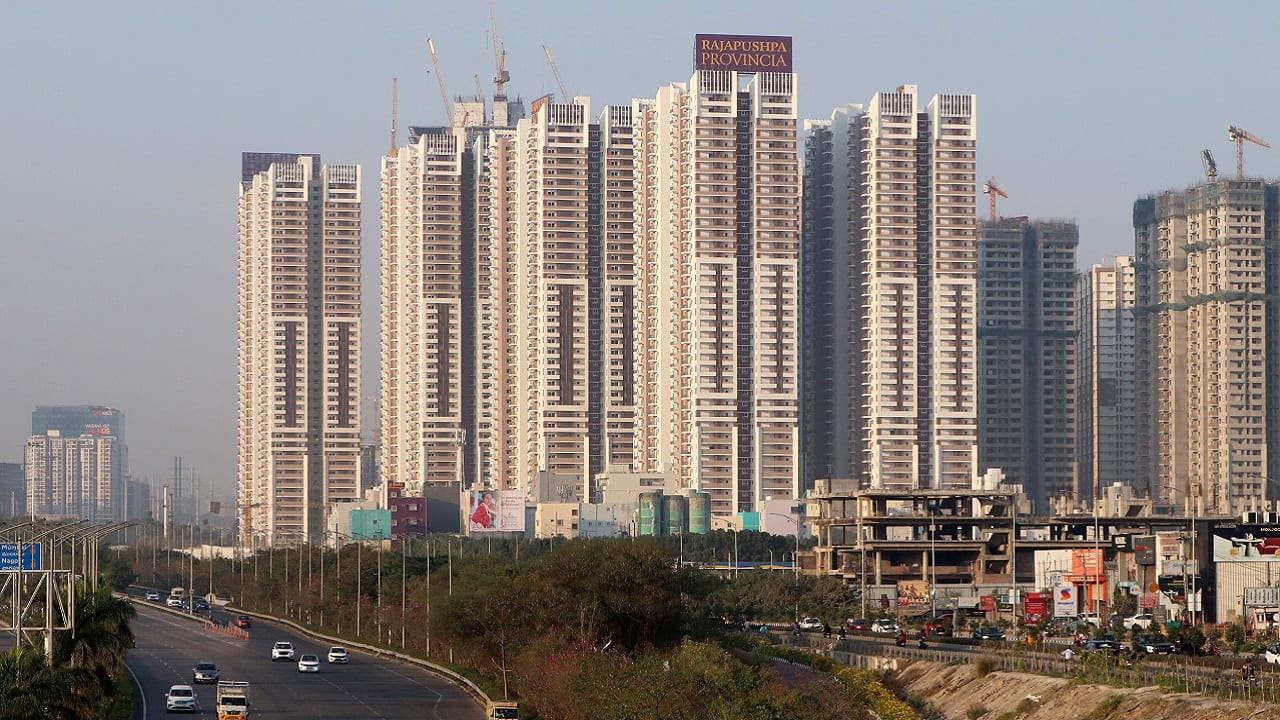 Nifty Realty Plunges Nearly 2%, Godrej Properties and Prestige Shares Decline Up to 4% Amid Crude-Driven Inflation Fears