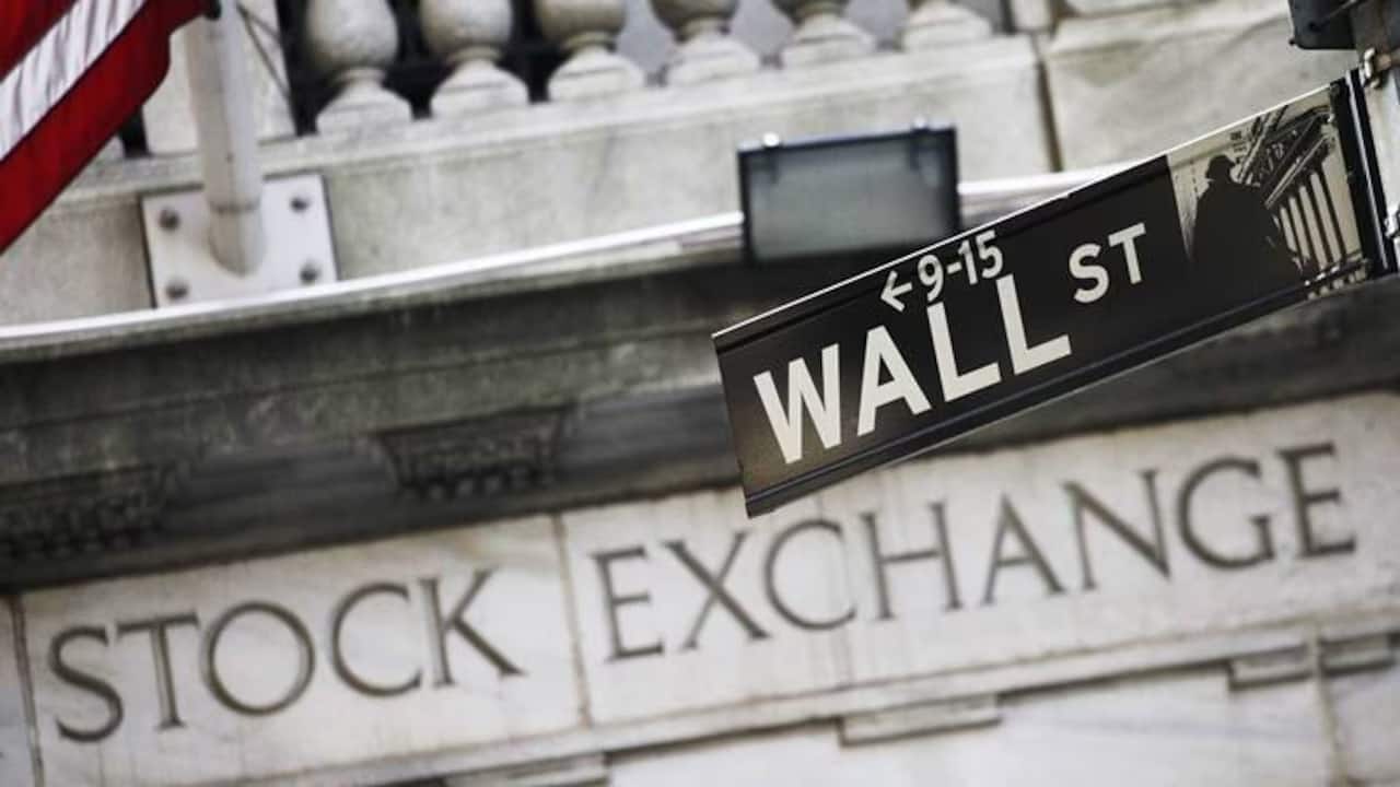 US Stocks Decline Amid Sharp Oil Price Surge and Weakening Job Market Conditions