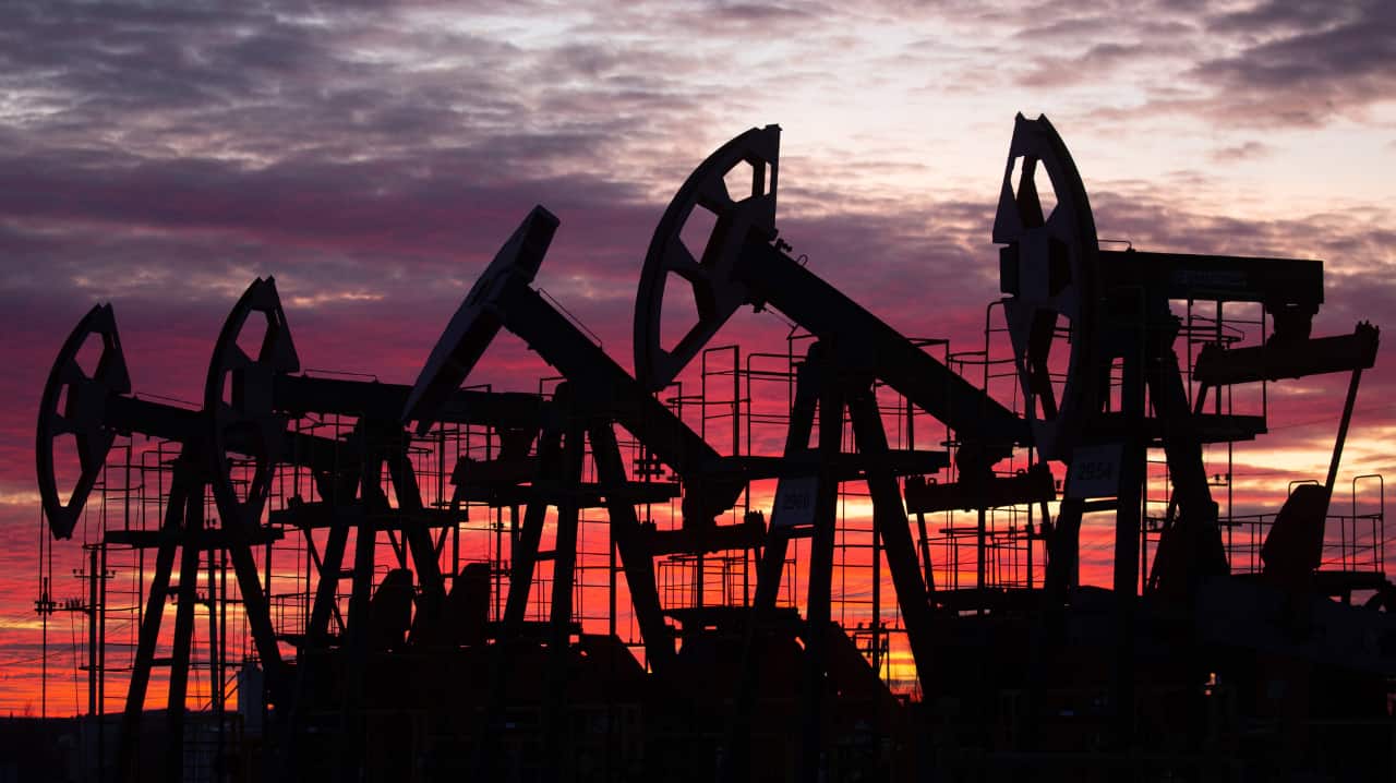 Oil Output Cuts by Gulf Producers to Intensify Market Volatility