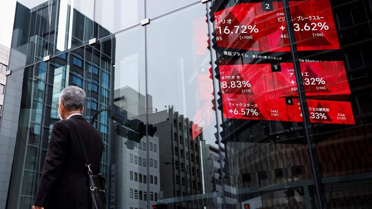 Asian Markets Decline as Oil Prices Surpass $100 Amid Escalating Middle East Tensions