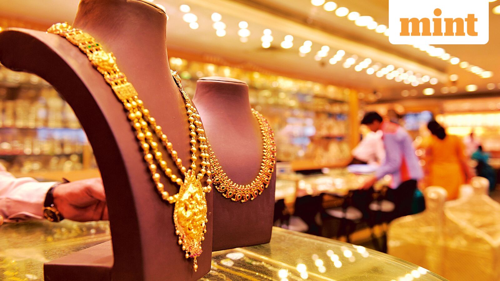 Gold, Silver Prices Plummet: MCX Gold Below ₹1.61 Lakh, Silver Down 1% Amid Strengthening US Dollar and US-Iran Tensions