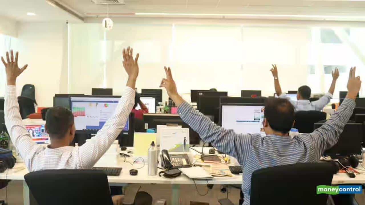 Mid-cap IT Firms Capture 58% of 2025 Incremental Revenue as Enterprise Demand Fuels Diversification of Vendor Pools for Large Deals
