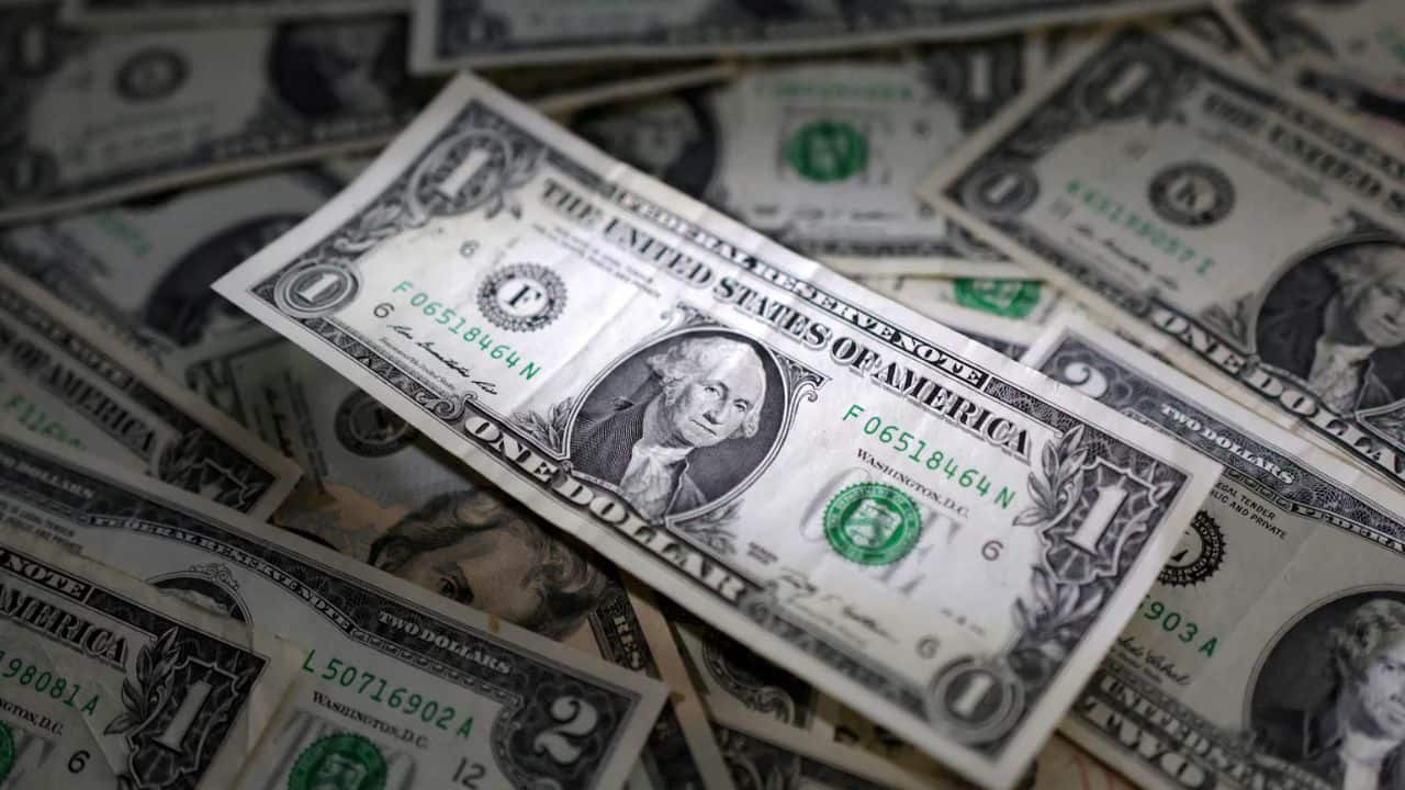 US Dollar Weakens Amid Oil Price Decline on Hopes of a Swift Resolution to the Iran Conflict