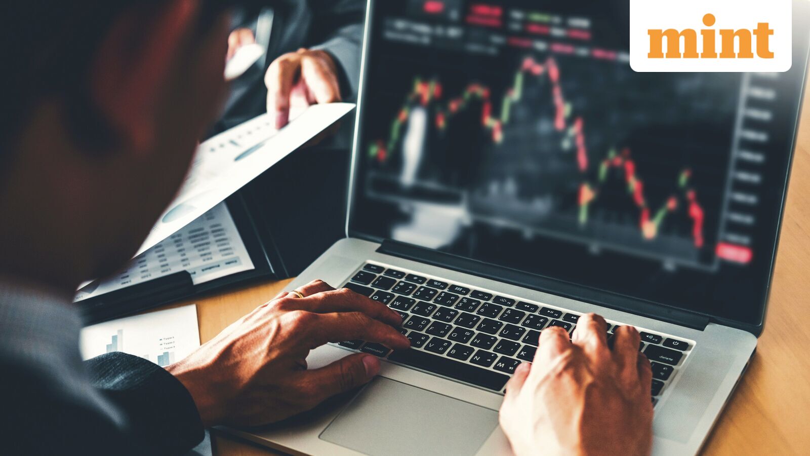 Stock Market Update: Navigating Gift Season with the Nifty 50, Geopolitical Tensions and Emerging Market Trends