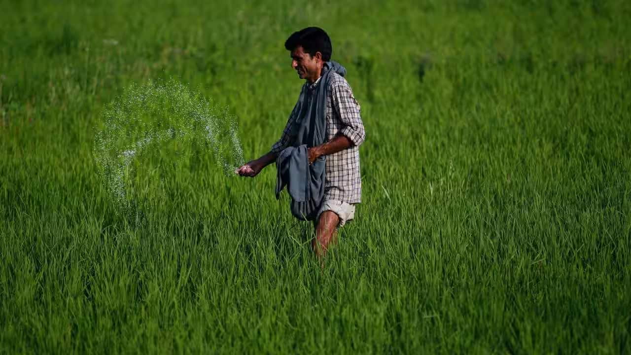 Government Aims for Rs 10-15k Crore Increase in Fertiliser Allocation for FY27 Amid Ongoing Middle East Tensions