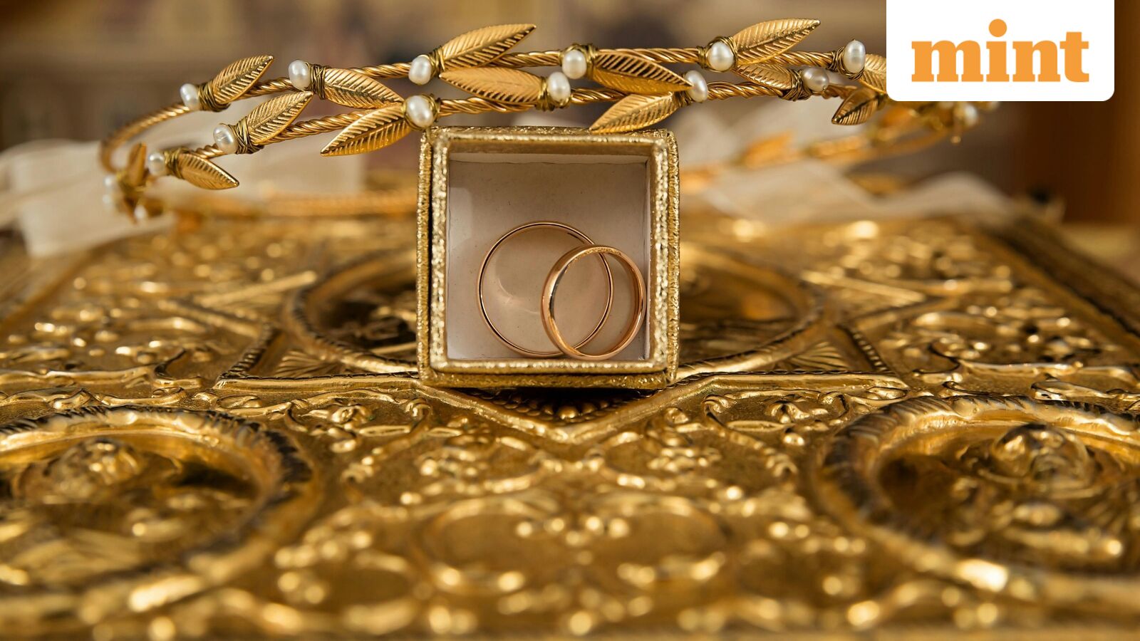 Dubai Gold Prices Remain Lower Than London Counterparts Amid Duty-Free Exemptions for Indian Travelers.